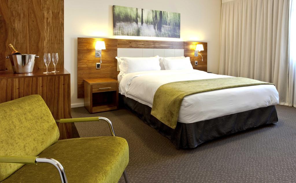 Готель Doubletree By Hilton Cape Town Upper Eastside Екстер'єр фото