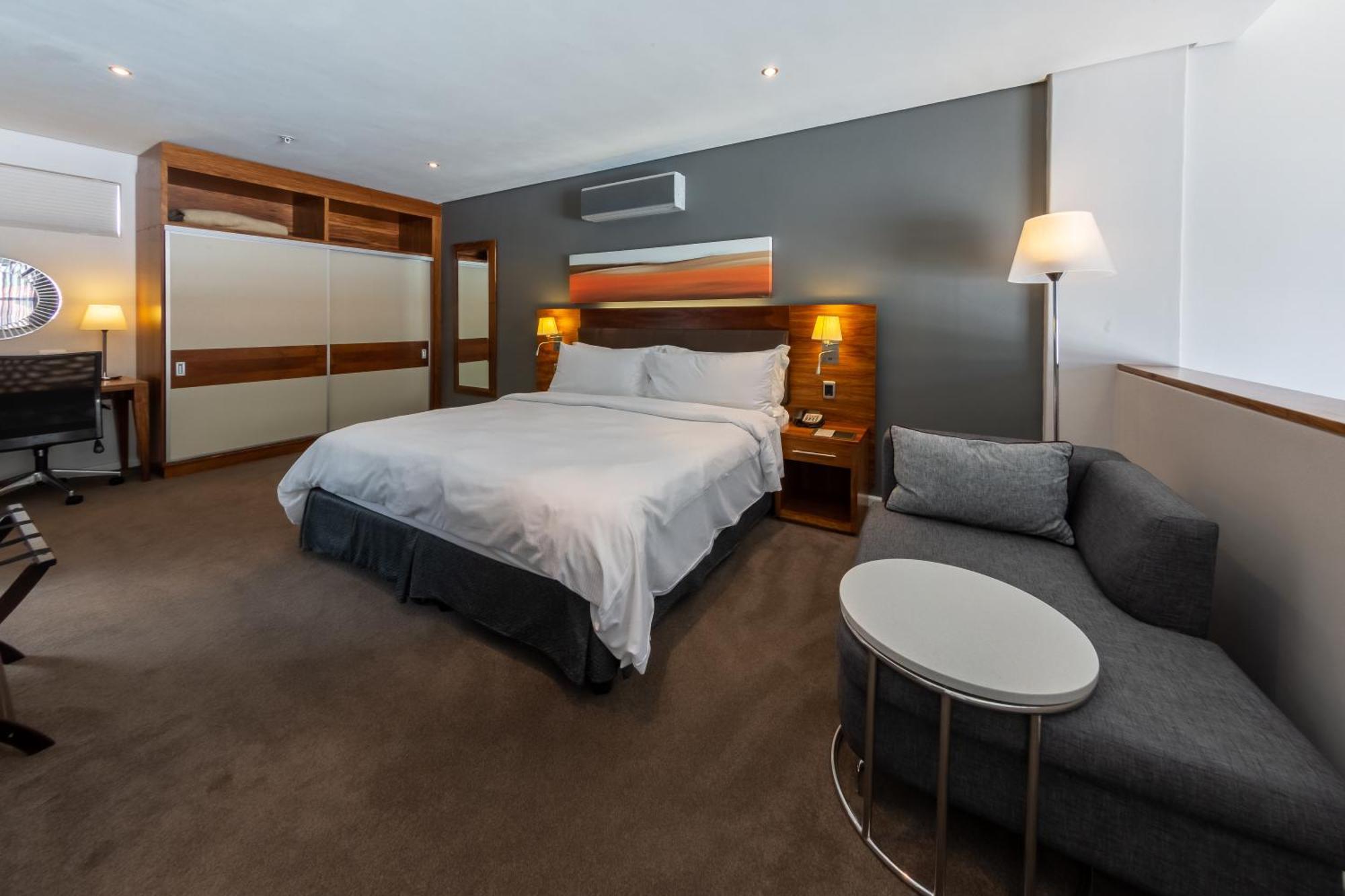 Готель Doubletree By Hilton Cape Town Upper Eastside Екстер'єр фото
